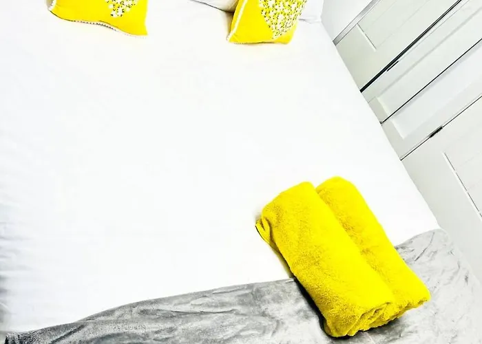 Private Modern Ensuite Room Near Etihad Stadium